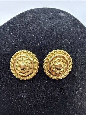 Monet gold tone clip earrings